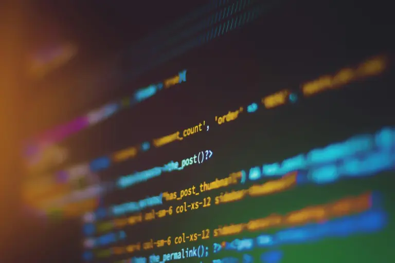 Vì sao đến năm 2025, hầu hết plugin WordPress – từ lớn đến nhỏ – vẫn còn support PHP 7.4